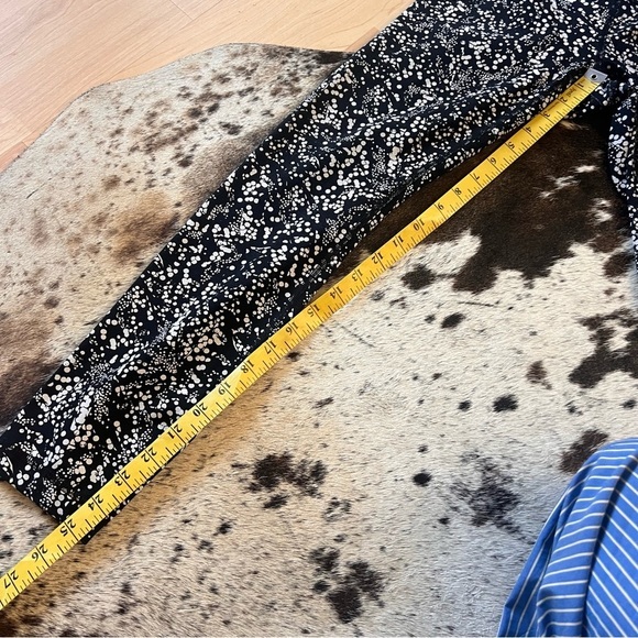 LULULEMON Wunder Under Super Hi-Rise Legging 28"
Chirasu Black Size 4 Spotted - Picture 7 of 7